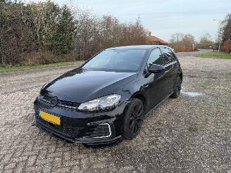 uszkodzony samochody osobowe Volkswagen Golf 1.4 TSI GTE DSG 2017/1