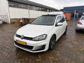 Unfallwagen Volkswagen Golf 2.0 GTD 184 PK Sport Pano 2015/1