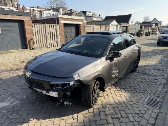 Schadeauto Opel Astra hybrid 1.6 ULTIMATE 132 kw AUTOMAAT NEW MODEL 2023/1