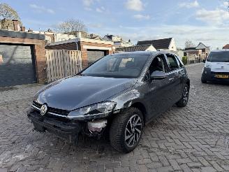 Unfallwagen Volkswagen Golf 1.6 TDI Motor defect 2018/1