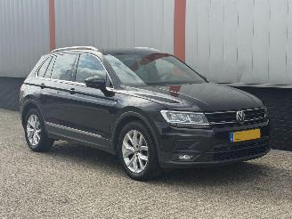 Vaurioauto  passenger cars Volkswagen Tiguan 1.5 TSI ACT  AUTOMAAT 150 PK 2019/1