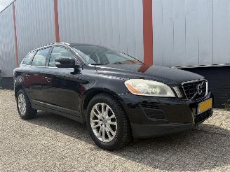 Schadeauto Volvo Xc-60 2.0 D3 Summum AUTOMAAT 2010/1