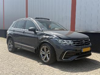 uszkodzony samochody osobowe Volkswagen Tiguan 1.4 TSI eHybrid R-Line HEAD UP PANO 2021/1