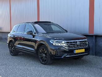 Schadeauto Volkswagen Touareg 3.0 TDI R Line BLACK 2018/1