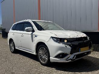 skadebil auto Mitsubishi Outlander 2.5 PHEV Intense + 2020/1