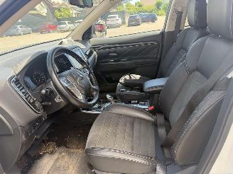 Mitsubishi Outlander 2.5 PHEV Intense + picture 14
