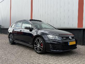 Damaged car Volkswagen Golf GTD 184 PK SPORT 2015/1