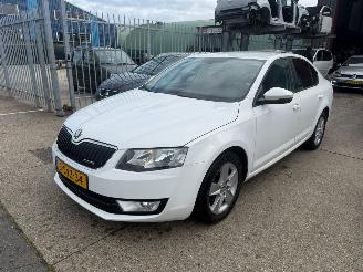 damaged passenger cars Skoda Octavia 1.6 TDI Greenline 2013/12