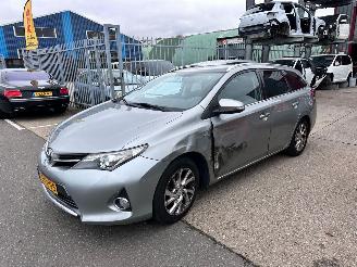 Damaged car Toyota Auris Touring Sports 1.8 HYBRIDE / PANO 2013/11