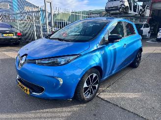 Vaurioauto  passenger cars Renault Zoé Q90 INTENS QUICKCHARGE 41 KWH 2017/9
