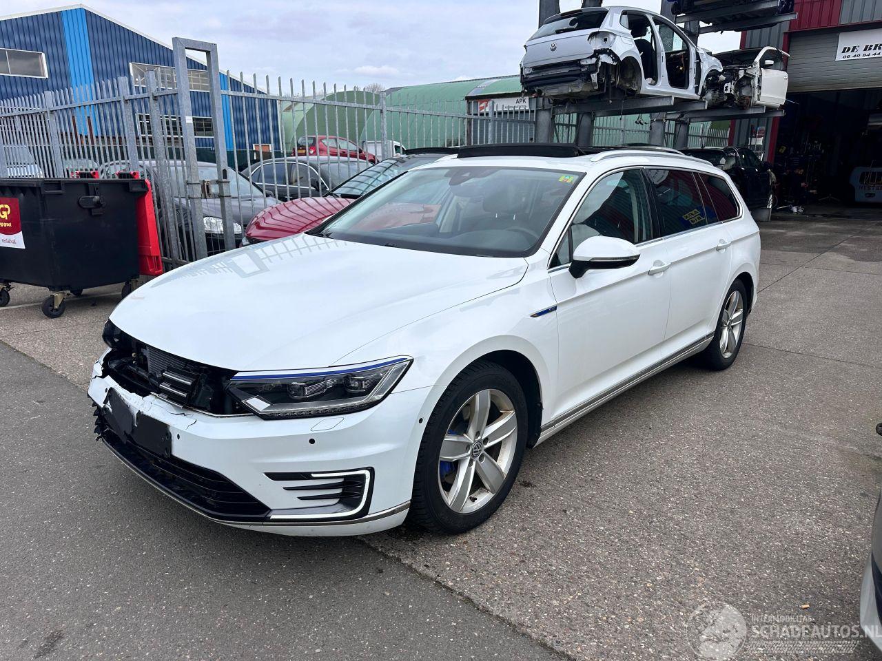 Volkswagen Passat 1.4 GTE / DSG / PANO / VOLLE AUTO /