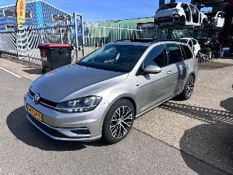 Schadeauto Volkswagen Golf 1.0 TSI / DSG / PANO / 2018/8