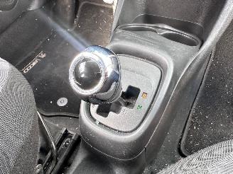 Peugeot 108 1.0 AUTOMAAT picture 12