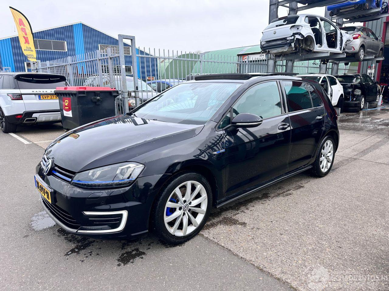 Volkswagen Golf 1.4 TSI / GTE / DSG / PANO
