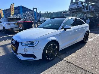 Schadeauto Audi A3 1.4 TFSI LIMOUSINE / S LINE / PANO / 2015/1