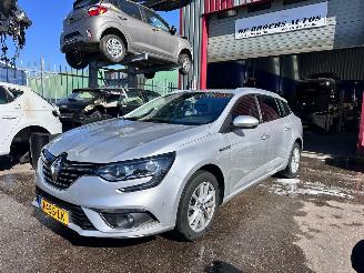 skadebil auto Renault Mégane 1.5 BLUE DCI LIMITED 2019/8