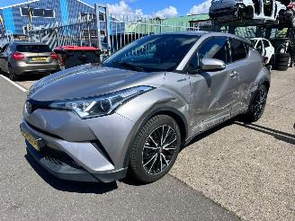 Schadeauto Toyota CH-R 1.8 HYRBIDE 2018/1