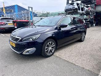 damaged passenger cars Peugeot 308 1.2 PURETECH ALLURE / PANO 2016/11