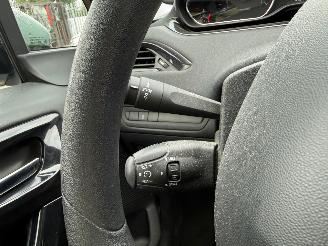 Peugeot 208 1.2 VTI ACTIVE picture 11