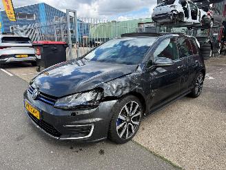 Schadeauto Volkswagen Golf 1.4 TSI / GTE / DSG / PANO 2015/9