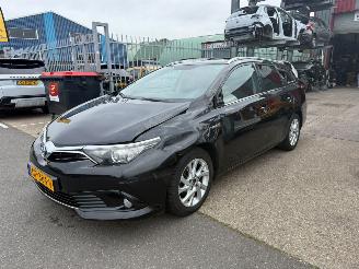 Schadeauto Toyota Auris Touring Sports 1.8 HYBRIDE / PANO 2015/8