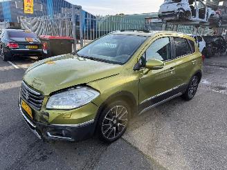 Schadeauto Suzuki SX4 S-CROSS 1.6 HIGH EXECUTIVE / PANO 2014/2