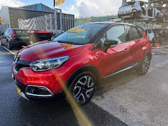 krockskadad bil auto Renault Captur 1.2 TCe / AUTOMAAT/ HELLY HANSEN 2014/7
