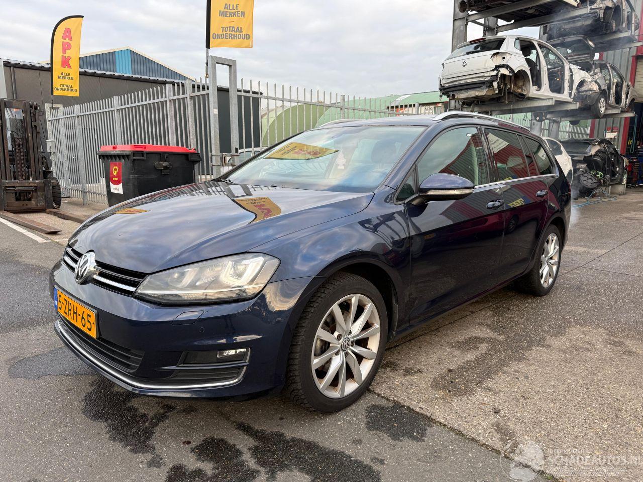 Volkswagen Golf 1.6 TDI / DSG / PANO / HIGHLINE