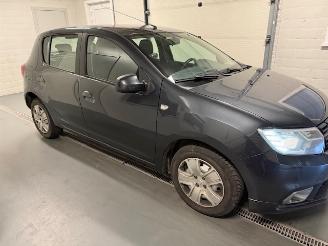 Vaurioauto  passenger cars Dacia Sandero CLIMA 2017/5