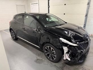 Vaurioauto  passenger cars Renault Clio  2025/4
