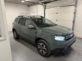 krockskadad bil auto Dacia Duster  2023/5