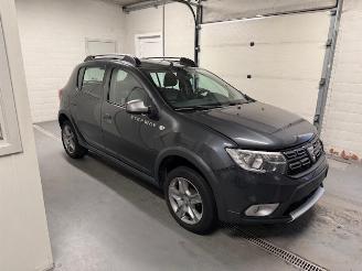 Vaurioauto  passenger cars Dacia Sandero  2017/12