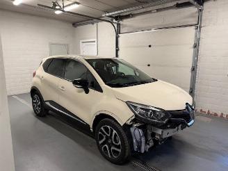 damaged passenger cars Renault Captur  2017/3