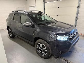 krockskadad bil auto Dacia Duster // NUR 27000 KM // 2023/4