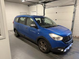 krockskadad bil auto Dacia Lodgy  2019/8