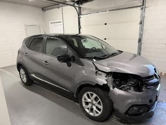 Vaurioauto  passenger cars Renault Captur  2018/10