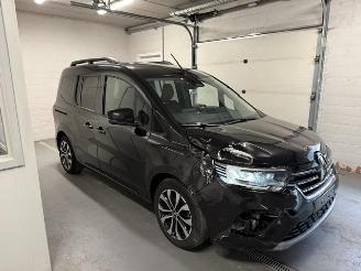 Damaged car Renault Kangoo  2022/2