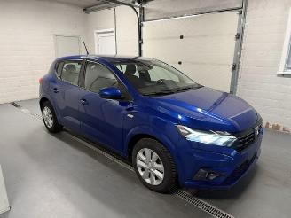 Vaurioauto  passenger cars Dacia Sandero  2021/12