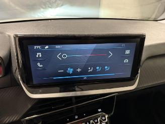 Peugeot 208  picture 15