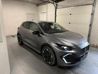 damaged passenger cars Renault Clio  2026/2