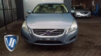 Vrakbiler auto Volvo S-60 S60 II (FS), Sedan, 2010 / 2018 1.6 T3 16V 2011/0