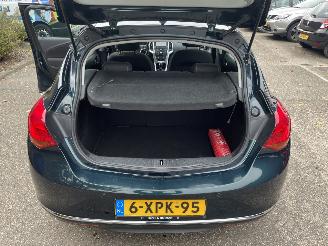 Opel Astra 1.4T picture 17