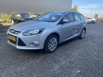 Unfallwagen Ford Focus 1.6 92kw 2012/8