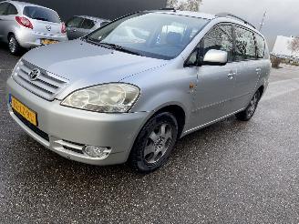 Voiture accidenté Toyota Avensis-verso 2.0 aut 6pers. 2003/1