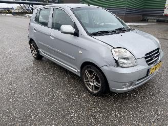 Kia Picanto 1.0 5drs picture 3
