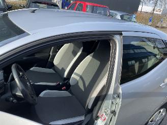 Toyota Aygo 5drs xplay picture 10