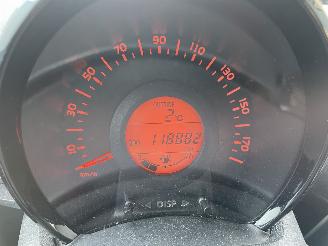 Toyota Aygo 5drs xplay picture 12