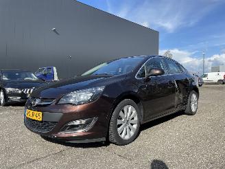 Vaurioauto  passenger cars Opel Astra 1.4T 103KW Sedan 2013/10