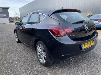 Coche accidentado Opel Astra 1.4T 103KW 2011/1