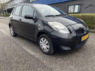 Toyota Yaris 1.0 5drs picture 3